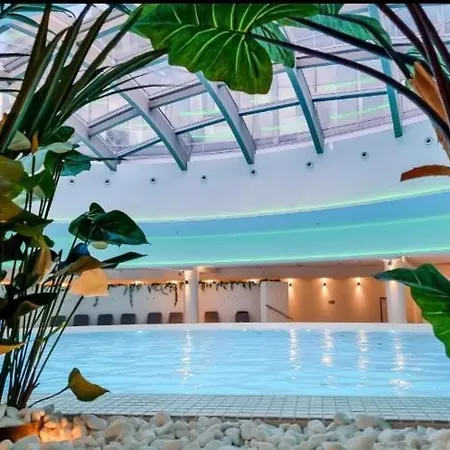 Hanza Tower White 24 Pool & Jacusi Daire *
