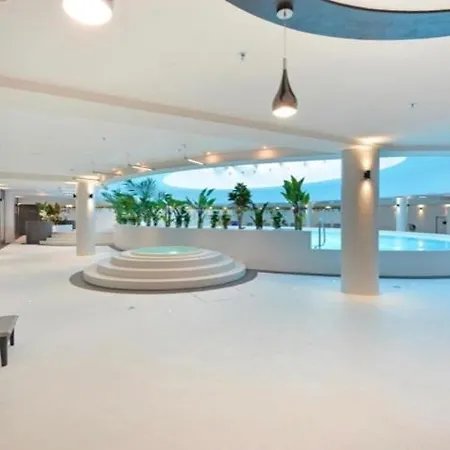 Hanza Tower White 24 Pool & Jacusi Daire *